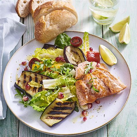 Ilustračná fotografia šalátu s grilovanou zeleninou