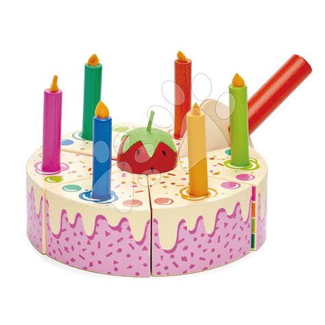 Ozdobená narodeninová torta so sviečkami