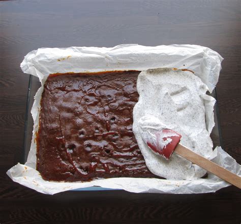 Proces pečenia čokoládového korpusu