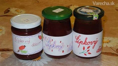 Kombinácia rôznych produktov zo šípok: džem, čaj, olej