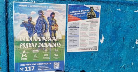 Plagáty volajúce mužov do armády v kyjevskom metre