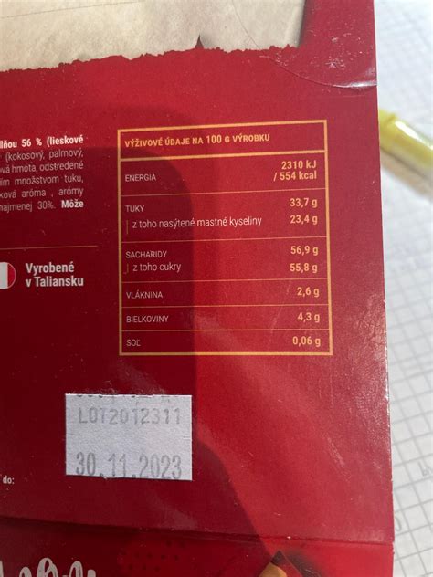 infografika porovnávajúca zloženie horkej a mliečnej čokolády