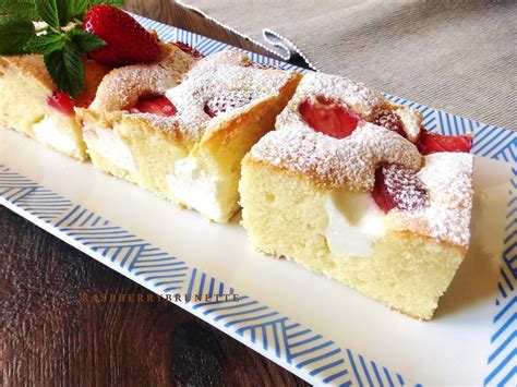 Koláž rôznych jedál s tvarohom a jahodami