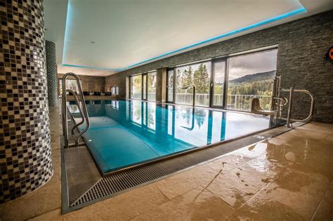 Interiér wellness centra s termálnymi bazénmi a relaxačnými zónami