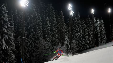 Ilustračná fotografia lahôdok vo vitríne