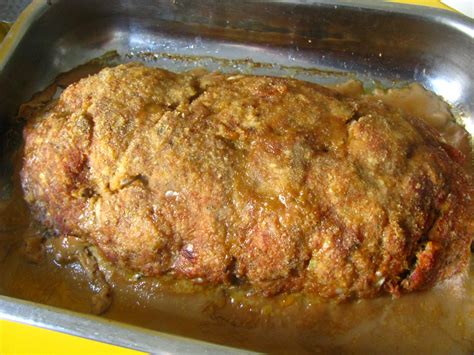 Fašírka zrolovaná v alobale pripravená na pečenie