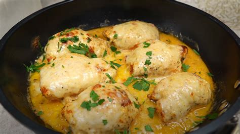 Dusenie kuracích pŕs s omáčkou