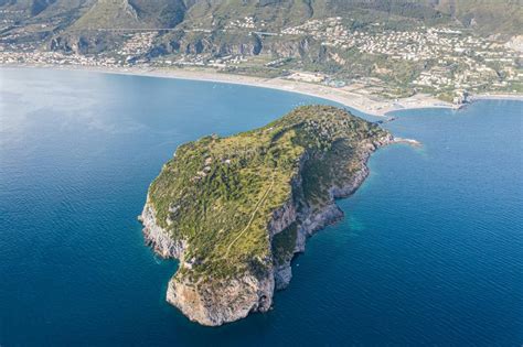 Ostrov Dino pri Praia a Mare