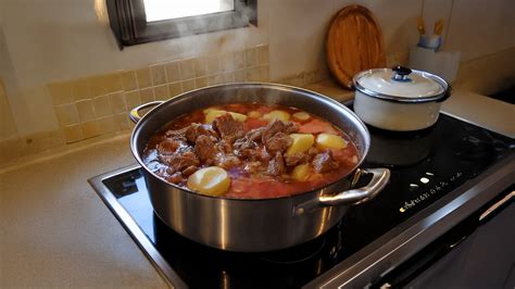 Ingrediencie na kotlíkový guláš