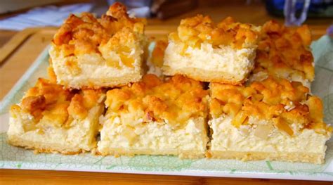 Jablkový koláč s tvarohom a čučoriedkami