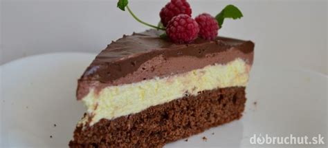 Torta z rôznych vrstiev slaných ingrediencií