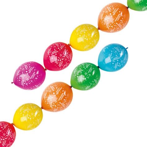 Dekoratívne balóniky dodávajúce torte eleganciu a hravosť