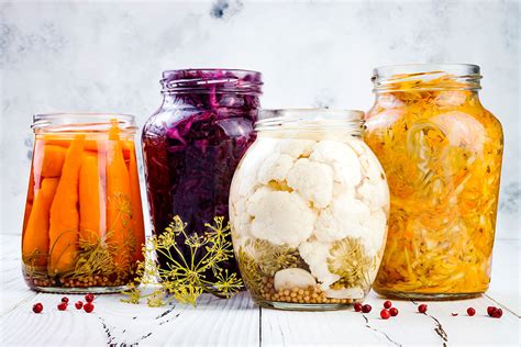 Zmes čerstvej zeleniny pripravenej na kvasenie