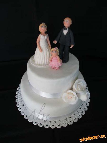 domáca svadobná torta s figúrkami
