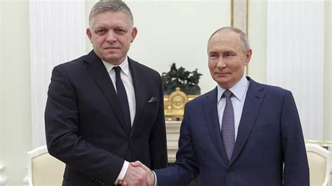Robert Fico počas obeda s podporovateľmi