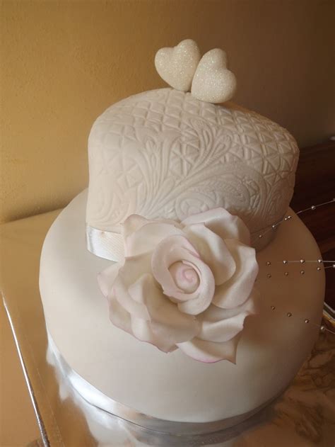 Cukrové ruže na svadobnej torte