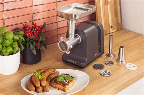 Porovnanie ručného a elektrického mlynčeka na mäso