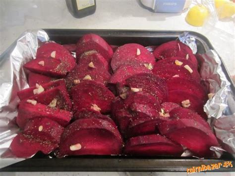 Pečená červená repa s cesnakom