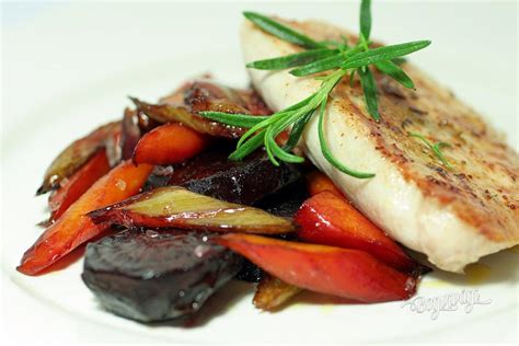 Servírovaná glazovaná zelenina s dipom