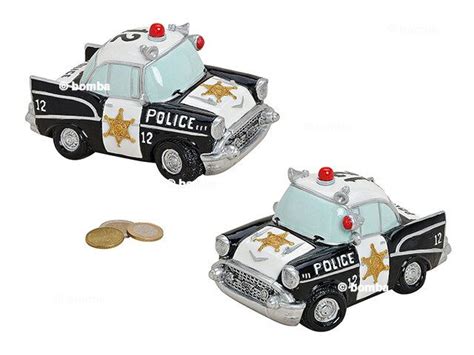 Výsledná torta v tvare policajného auta