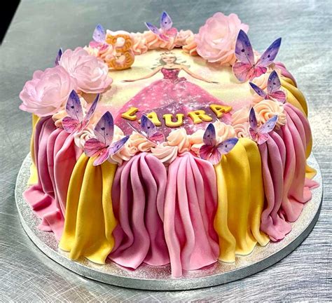 Detail torty Princezná Barbie s jedlou fotkou