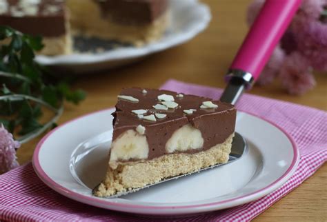 Hotová nepečená banánová torta