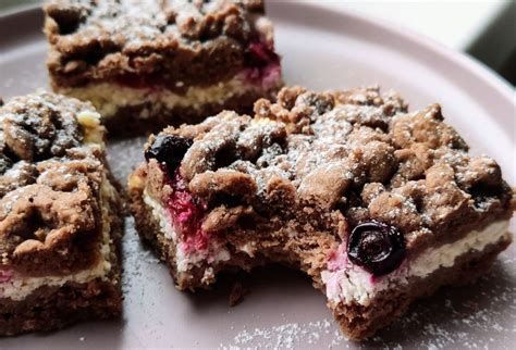 Strúhaný tvarohový koláč s ovocím