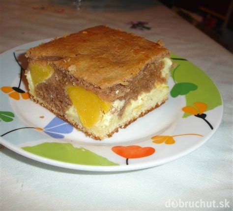 Dvojfarebný koláč s ovocím