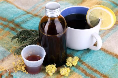 Infografika porovnávajúca suchý a vlhký kašeľ