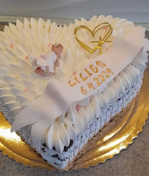 Elegantná torta na krst v modrých a zlatých tónoch