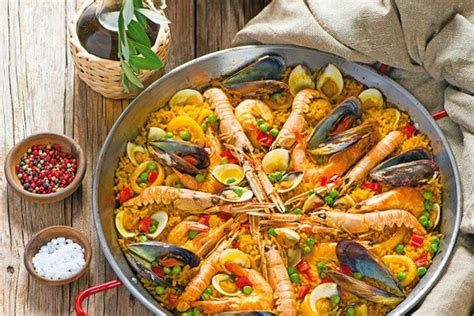 Španielska paella s oknom