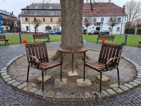 Lavička s rysmi v Ťahanovciach