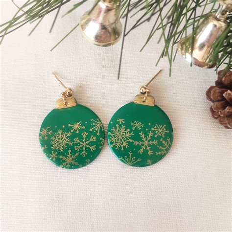 Ilustračná fotografia snehovej gule s vločkami