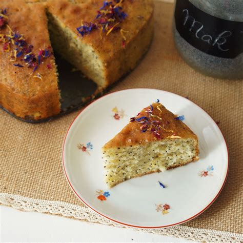 Ilustrácia hrnčekového koláča s makom