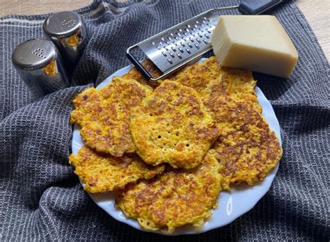 Opečené mrkvové placky na panvici
