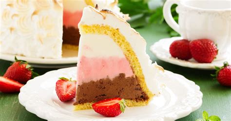 Zmrzlinová torta Aljaška pred dopečením