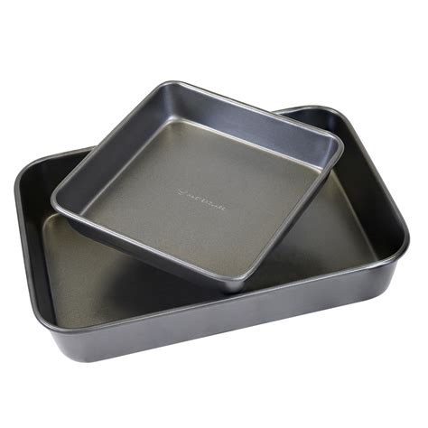 Ilustračná fotografia rôznych druhov plytkých plechov na pečenie