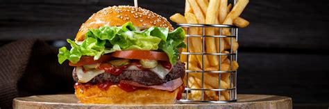 black burger s hranolkami