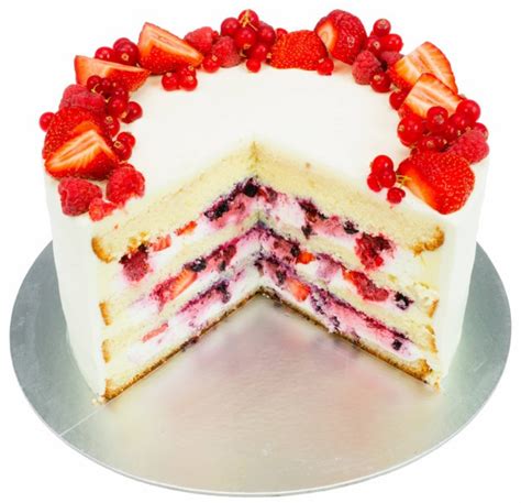 Hotová tvarohová torta ozdobená ovocím