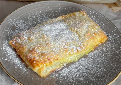 Ilustračné foto jablkových lievancov s tvarohom