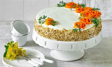 Sviatočná mrkvová torta s marcipánom