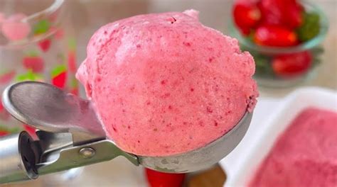 Jahodová zmrzlina z banánu