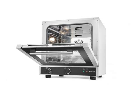 Vnútorný priestor konvektomat rúry so štyrmi plechmi