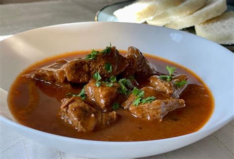 Bohatý hovädzí guláš