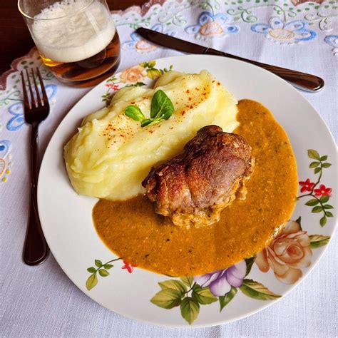 Bravčové mäso s kapustou v rumunskom štýle