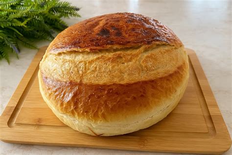 Oštiepok a chlieb na prípravu hrianok