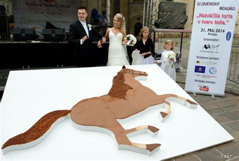 3D torta v tvare celého koňa