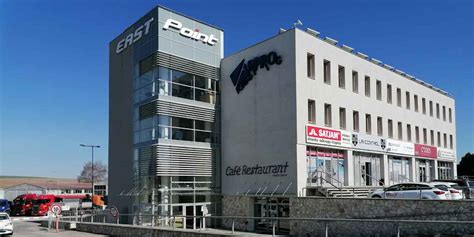 Exteriér reštaurácie v priemyselnom areáli Poprad