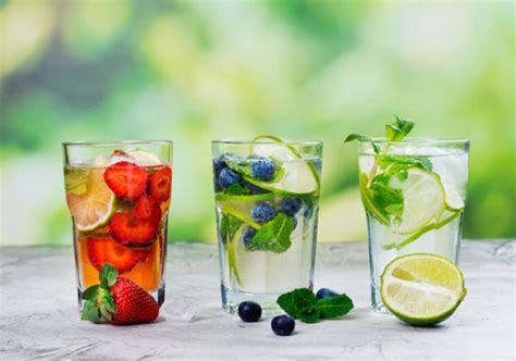pohár levanduľovej limonády