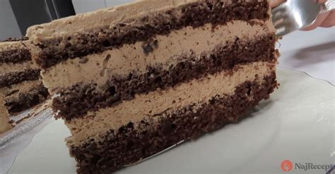 Vrstvená čokoládovo-jahodová torta